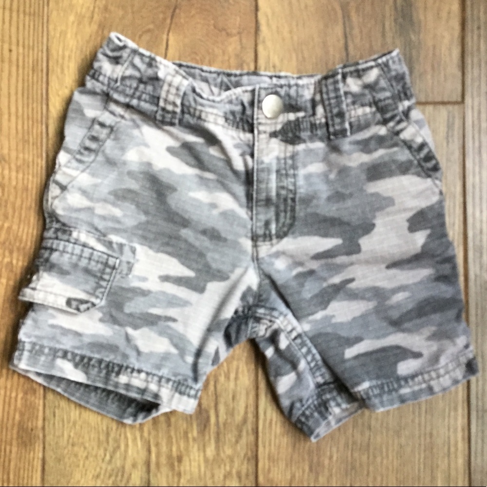 Toddler boys Camo size 2T cargo style shorts